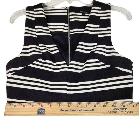 Olivaceous Womens Crop Top Size L Black White Stripe Sleeveless Zip Back Stretch - Picture 8 of 9